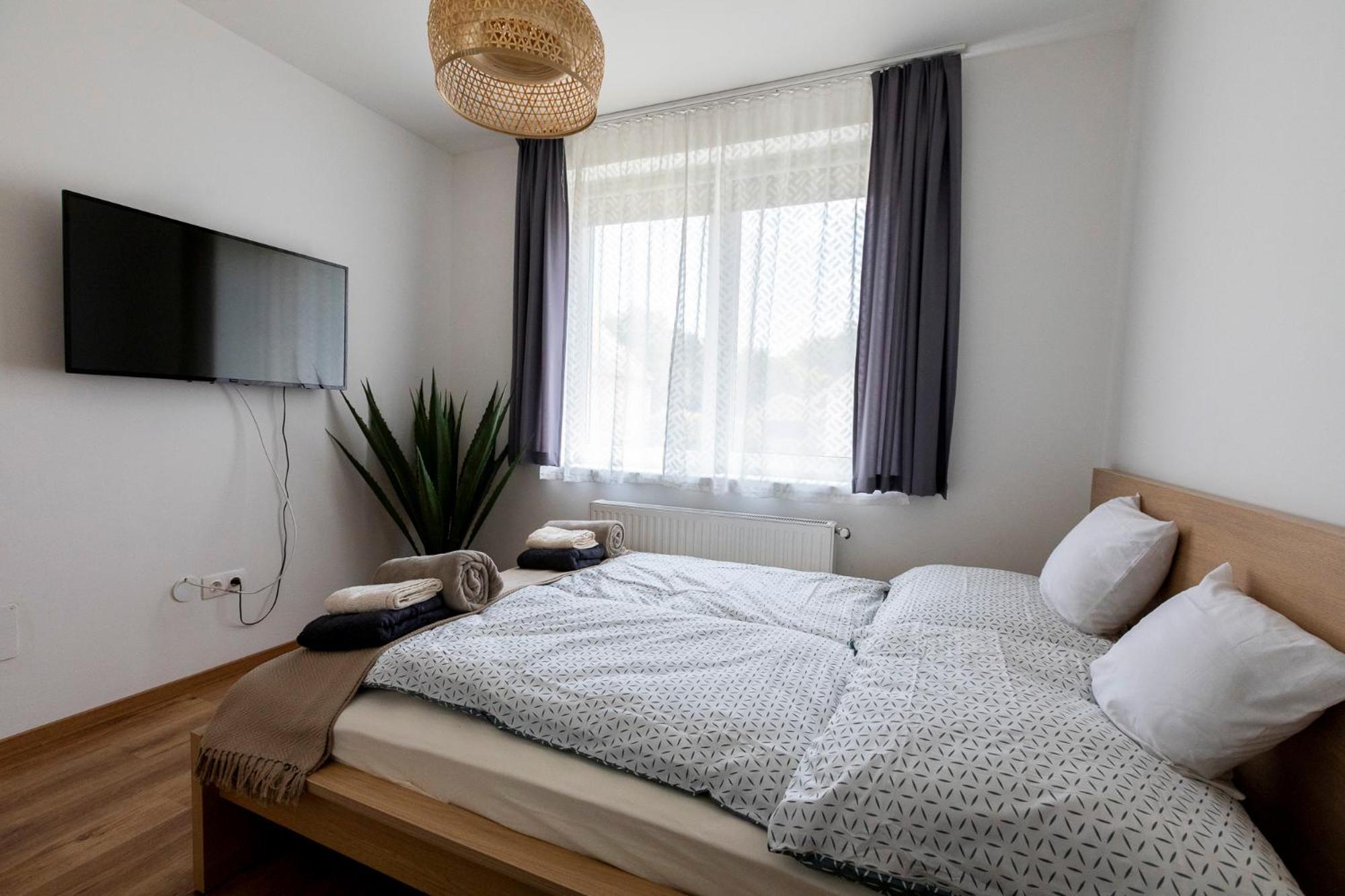 Park Apartman Sarrod Eksteriør billede