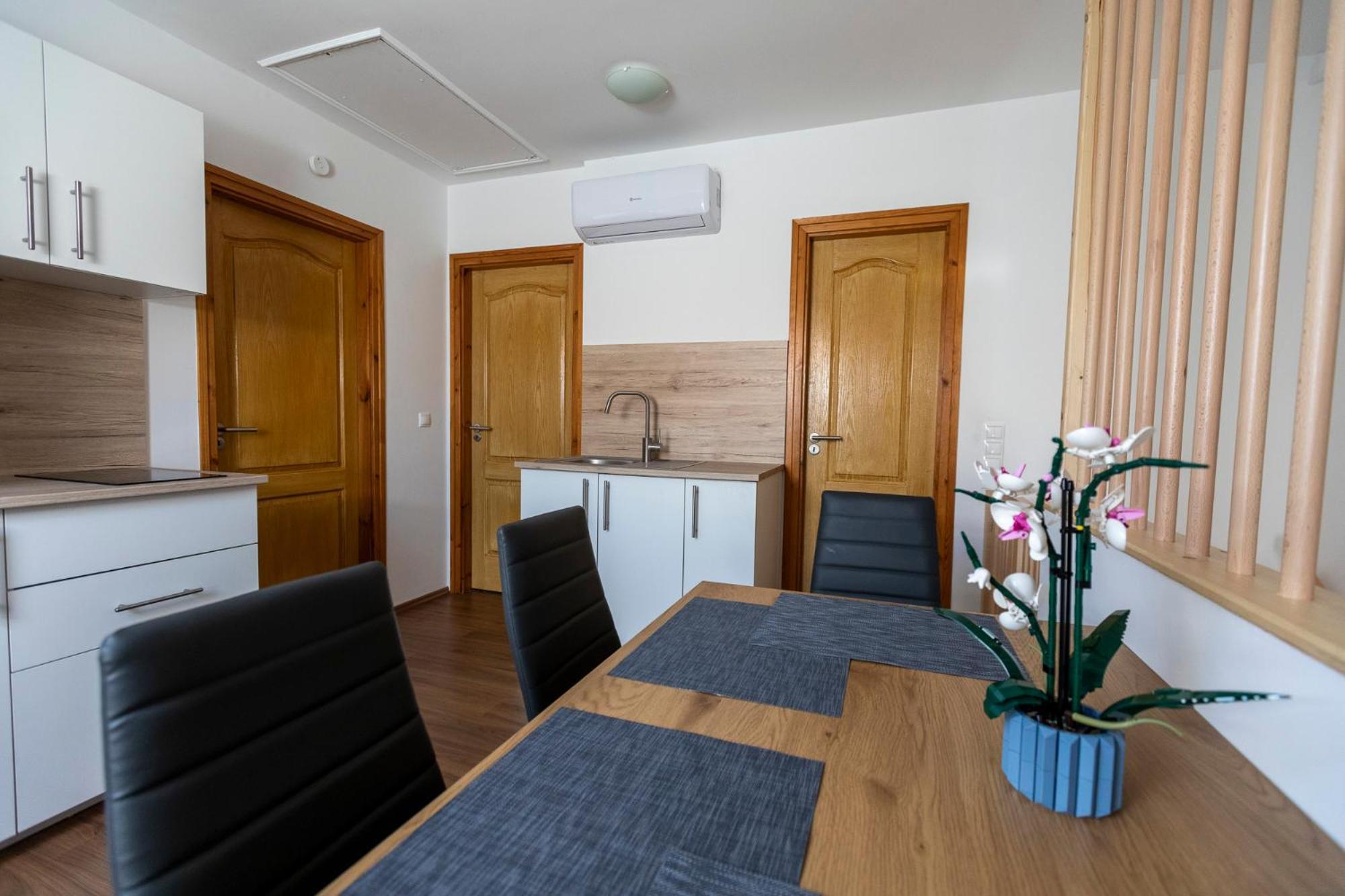 Park Apartman Sarrod Eksteriør billede