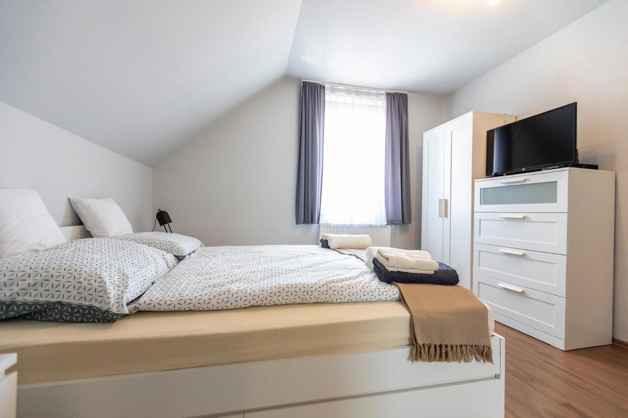 Park Apartman Sarrod Eksteriør billede