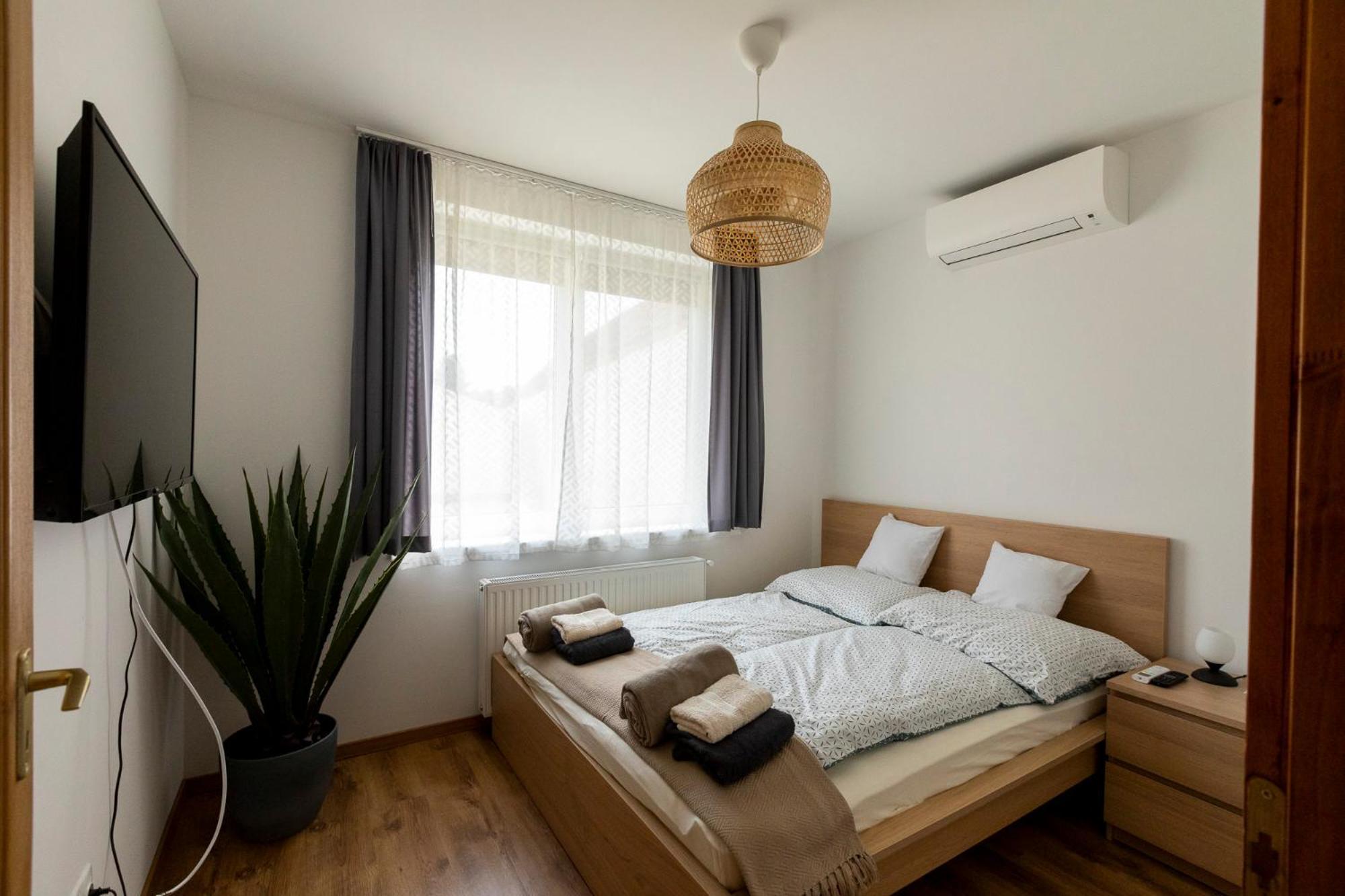 Park Apartman Sarrod Eksteriør billede